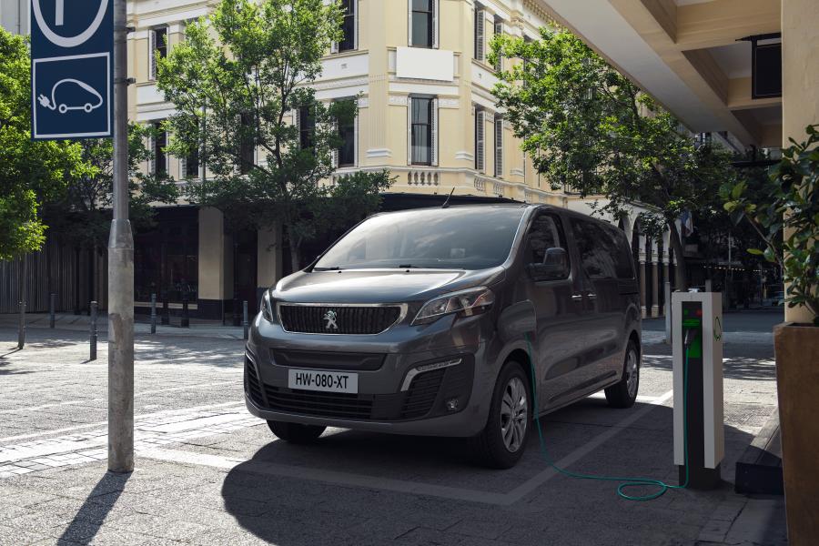  Peugeot e-Traveller 2020 года  (WW) (фото 20 из 29)